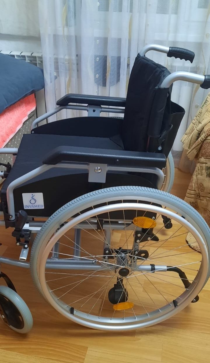 Продам инвалидную коляску.