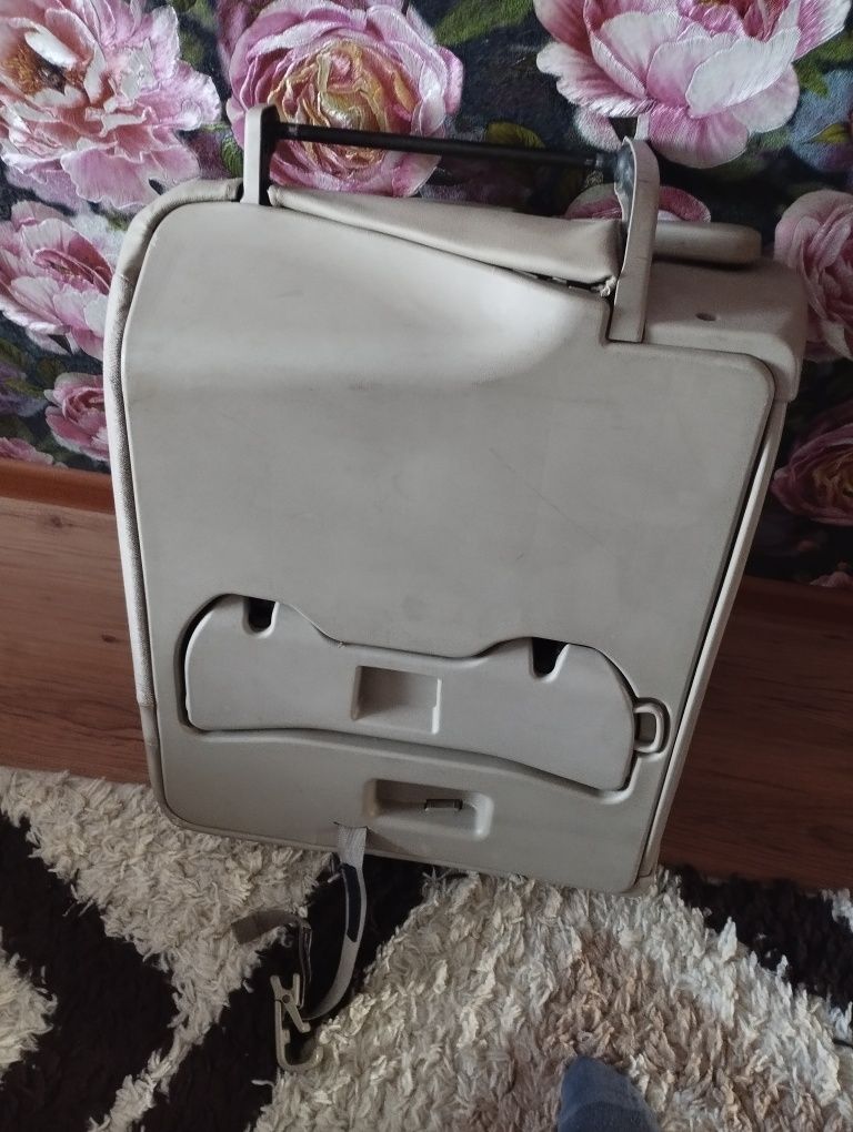 Продам задний ряд сидений.