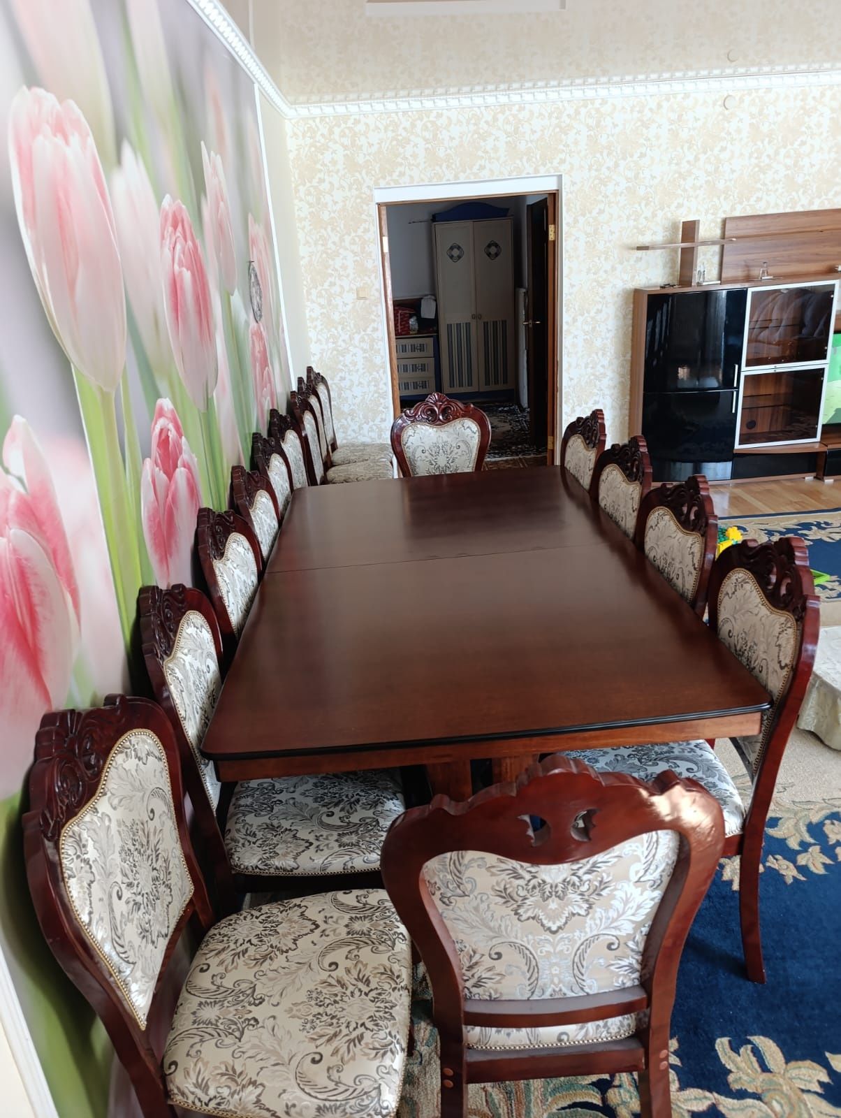 Стол со стульями