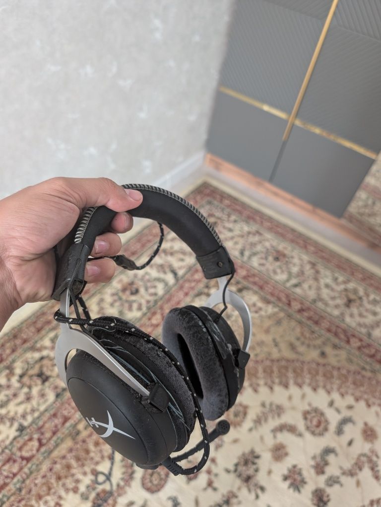 Наушник hyper x cloud