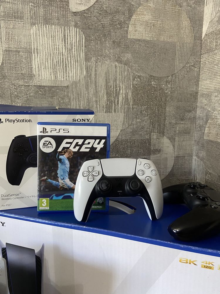 Продам PlayStation 5 + FIFA 24 + 2 джойстика .Состояние отличное
