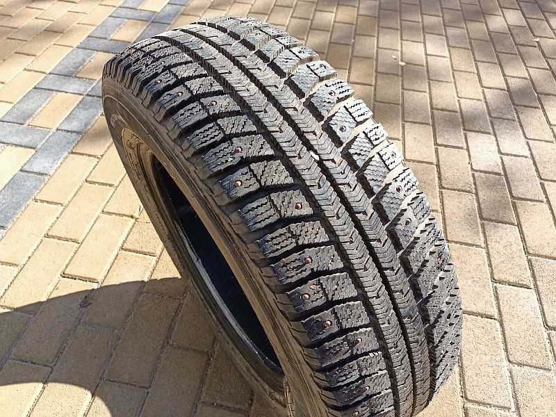 ОДНА шина 205/65 R15 - "Amtel NordMaster" (Россия), шипованная.