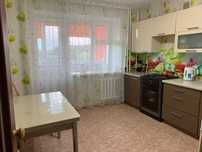 Продам 2 комнатную квартиру 70 кв.м  на 4 этаже, район ВВИ