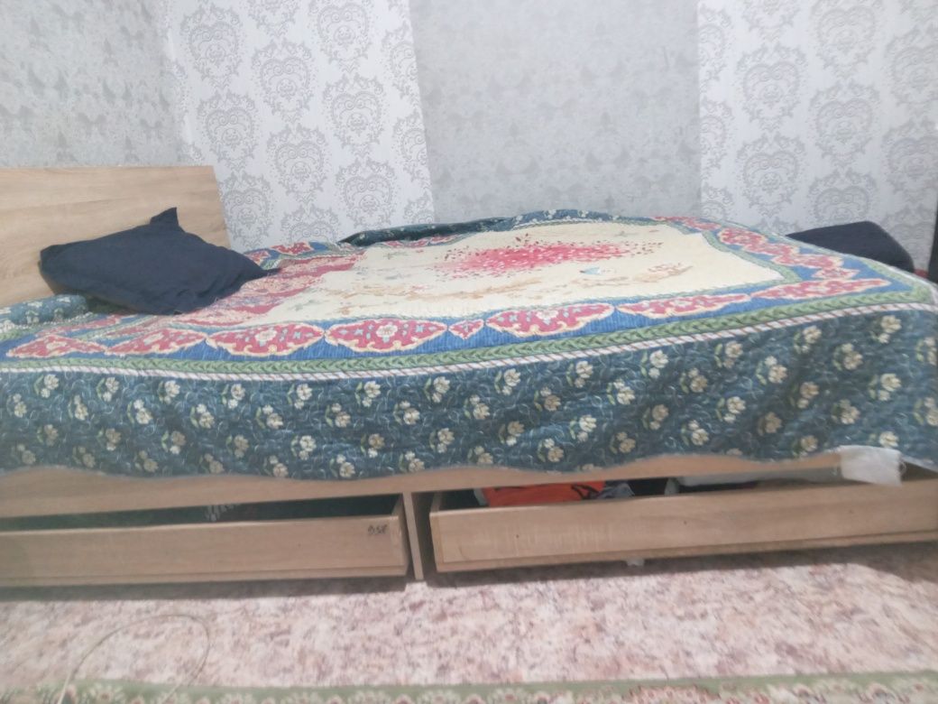 кровать двуспальная