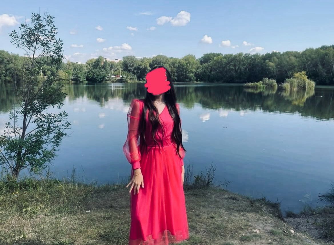 Нарядное шикарное платья, красивый цвет