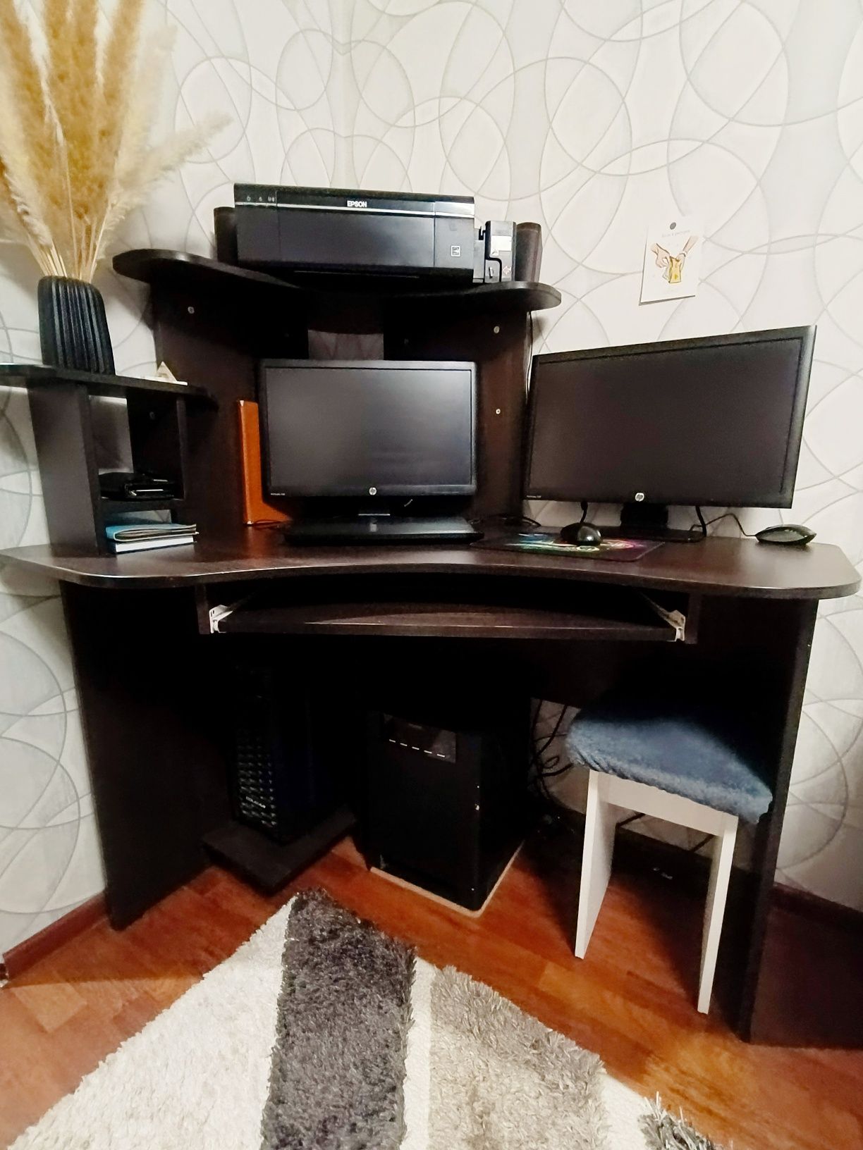 Продам шкафы и компьютерный стол