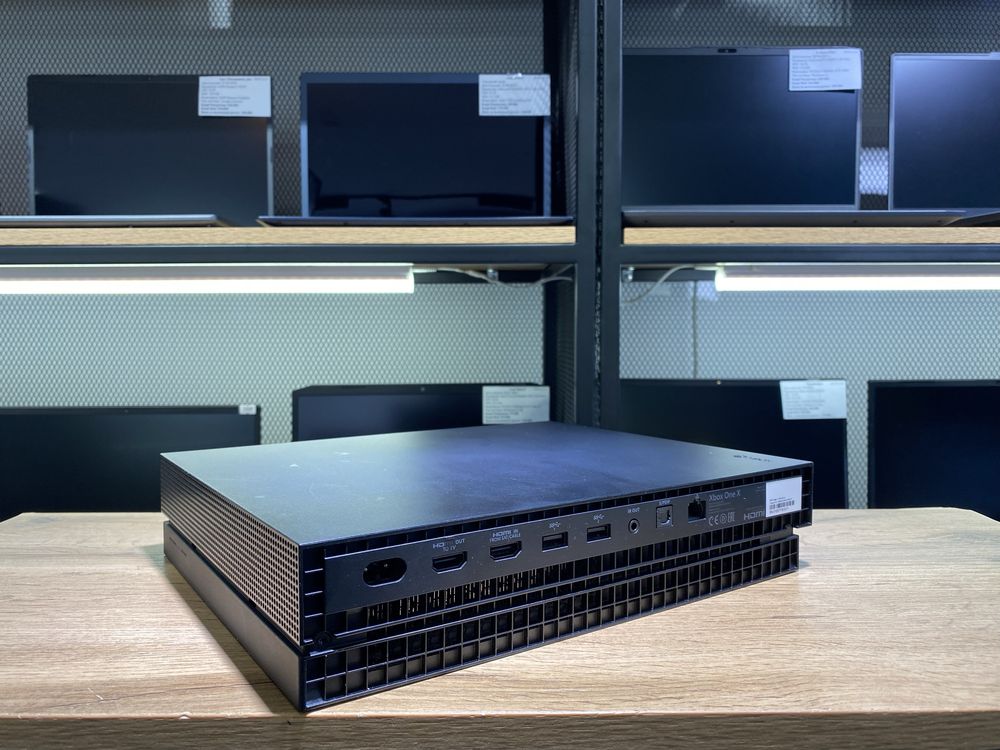 XBOX One X, 1 TB, 4K Ultra HD, HDR, 2 джойстика, 2 диска, 10296/А10
