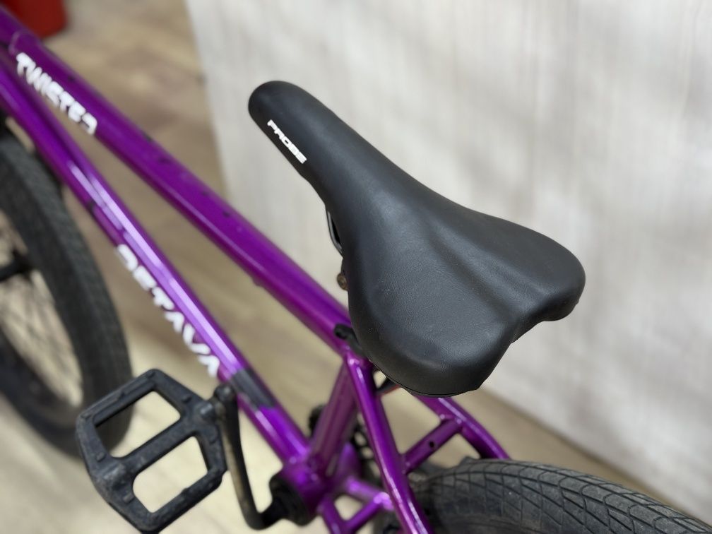 Продам трюковый велосипед BMX. Состояние отличное. Бесплатно доставлю