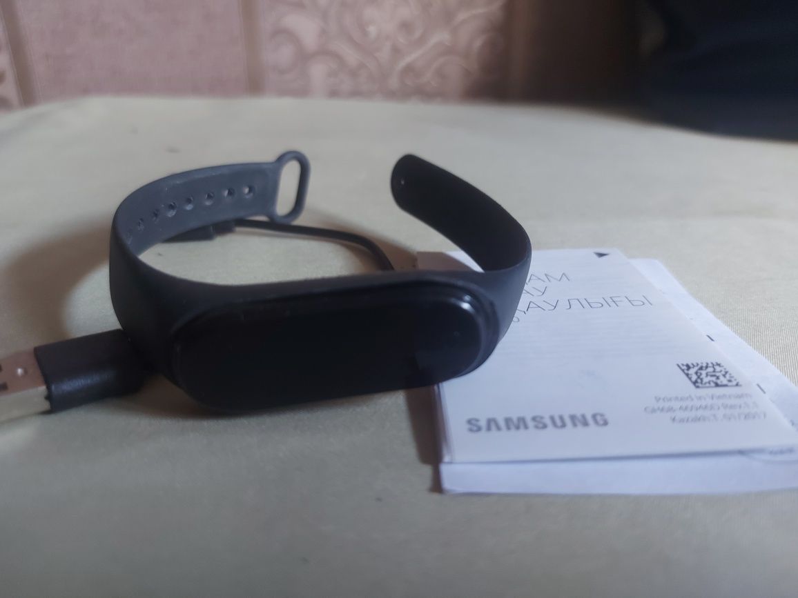 Продам фитнес браслет часы
