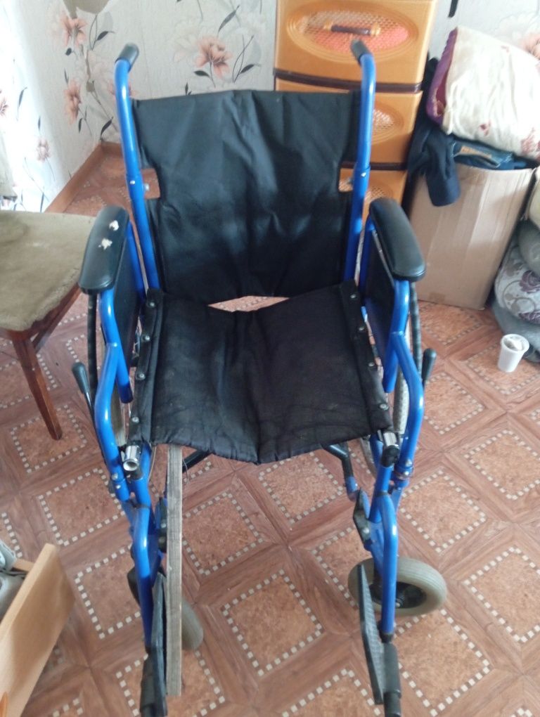 Продам инвалидную коляску не дорого