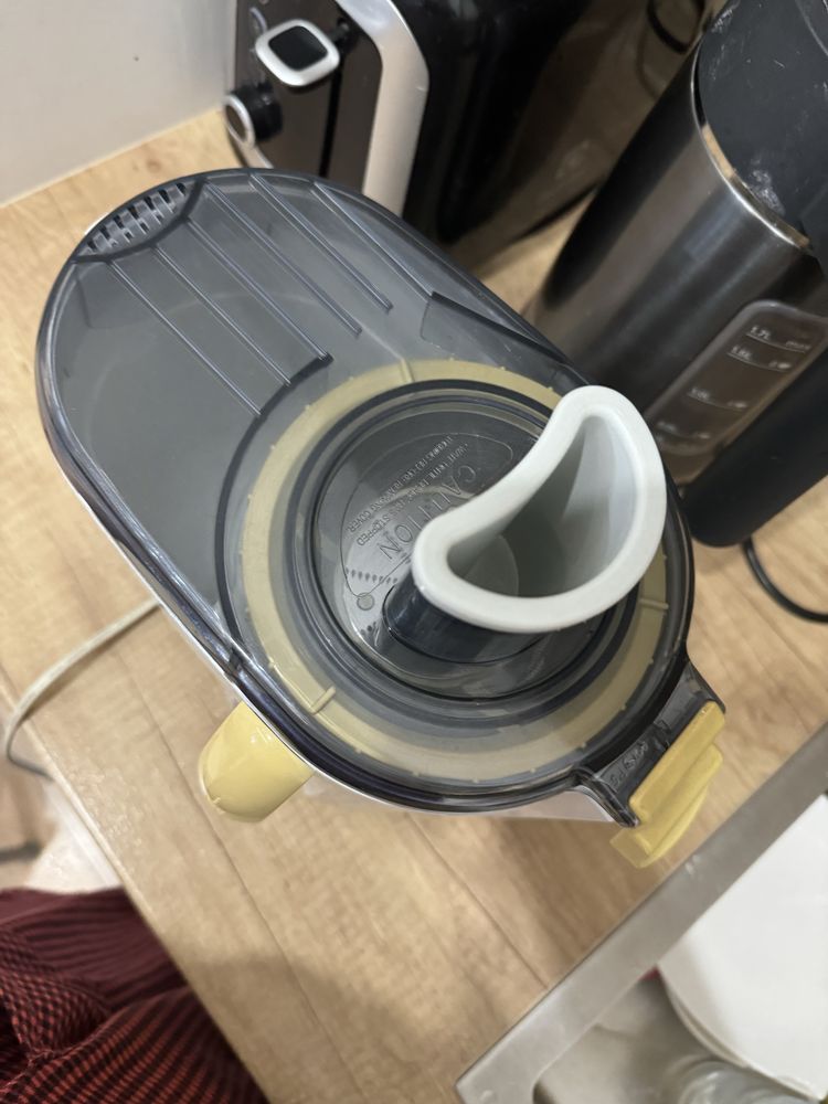 Соковыжималка Vitek Rainbow