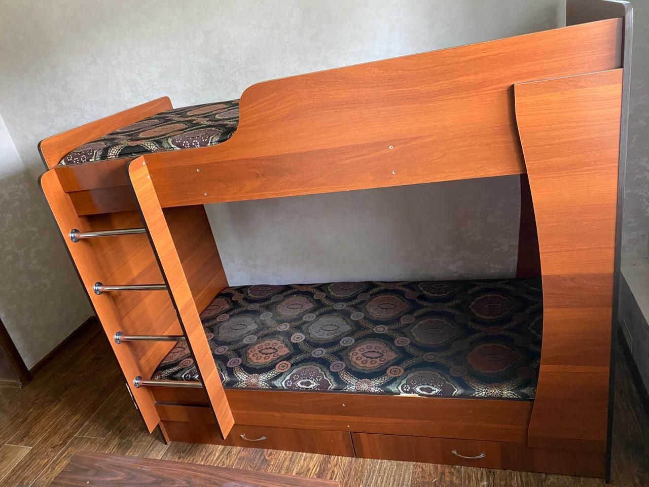 Продам двух ярусную кровать