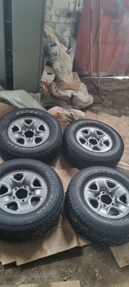 Продам летние шины 4шт а/т на дисках 285/65/17 на крузак200 или 570