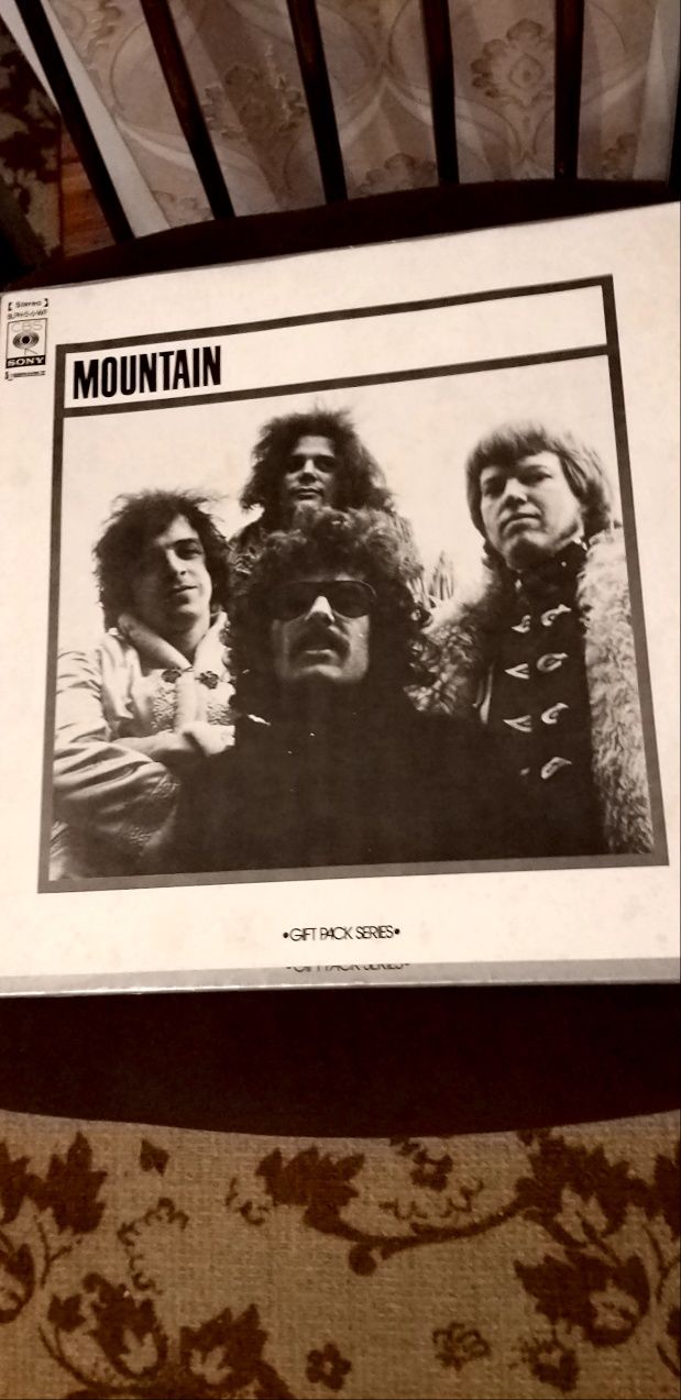 продам виниловые пластинки и CD:Box-James Last-4LP,.Box-Mountain-2LP