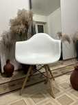 Стулья  EAMES W