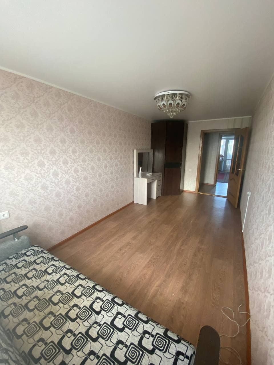 Продам квартиру 3 х комнатную в 18 мкрн