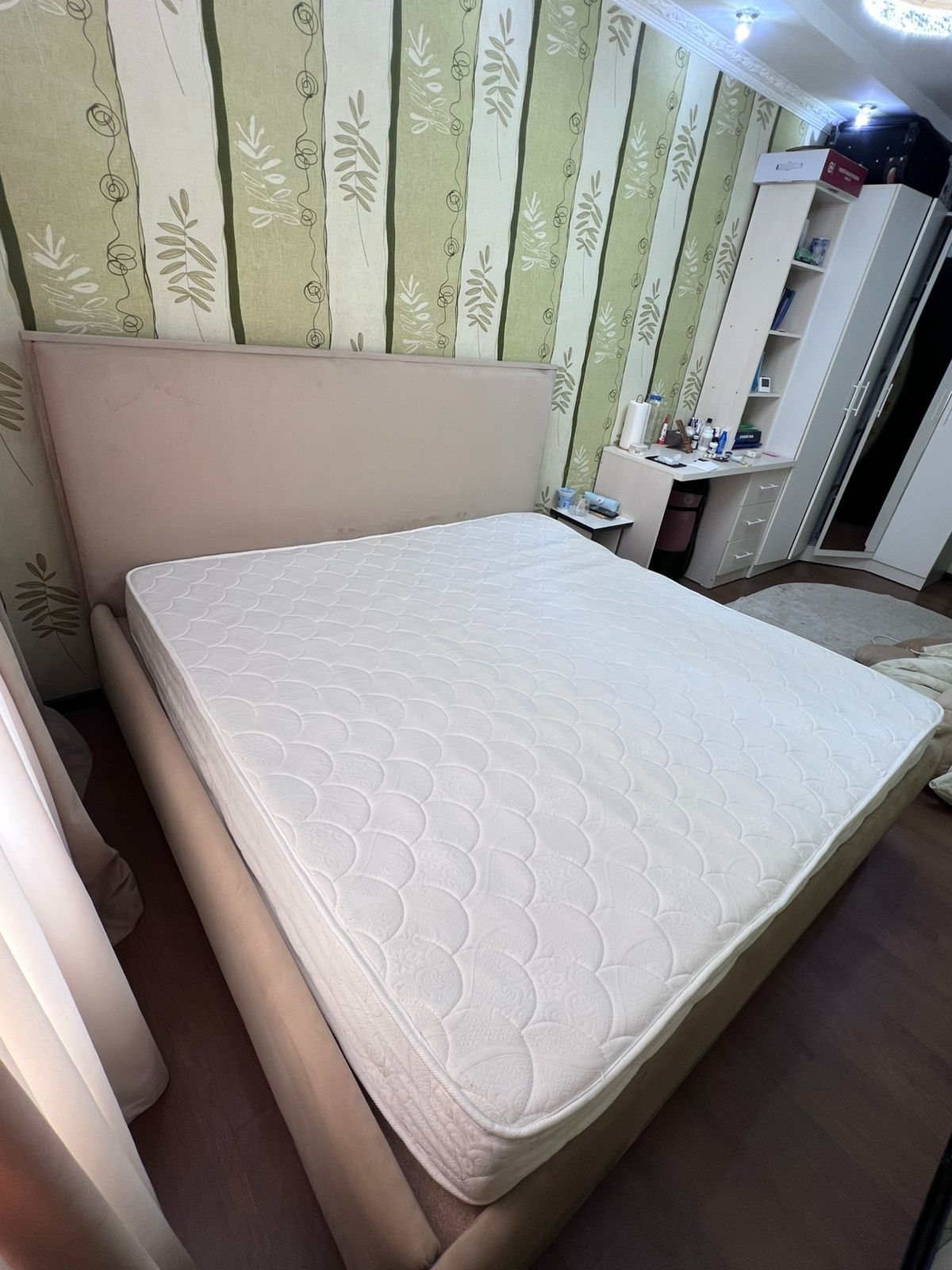 Спальный кровать