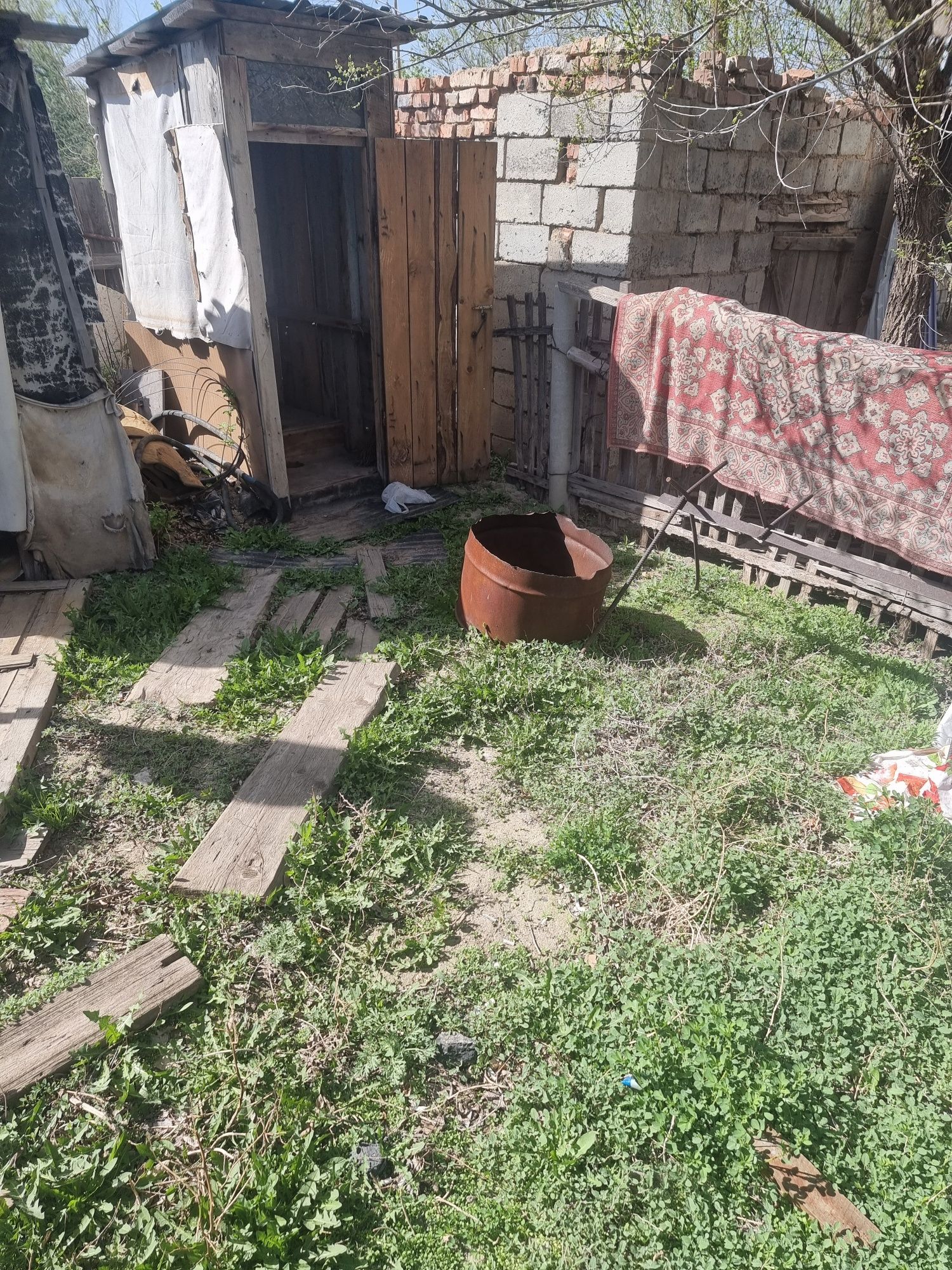 Продам дом  в селе 1 комната + кухня+коридор+ гараж.