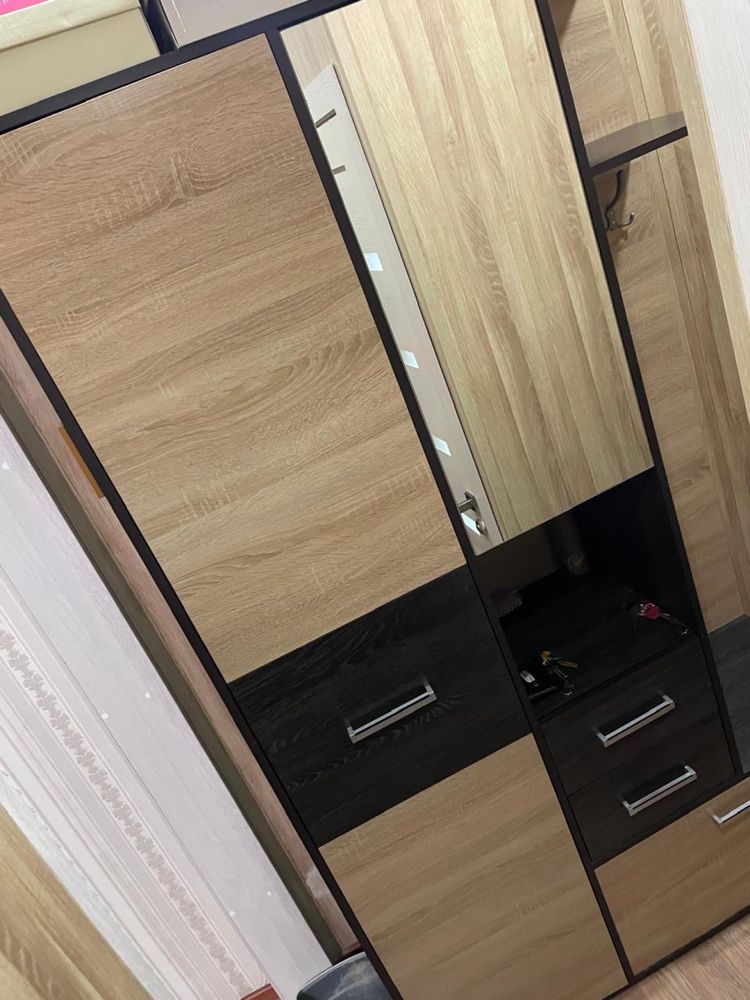 Продам шкаф в прихожую