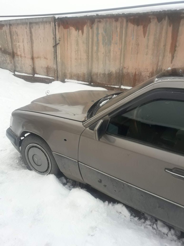 Мерседес 230 продам на запчасти