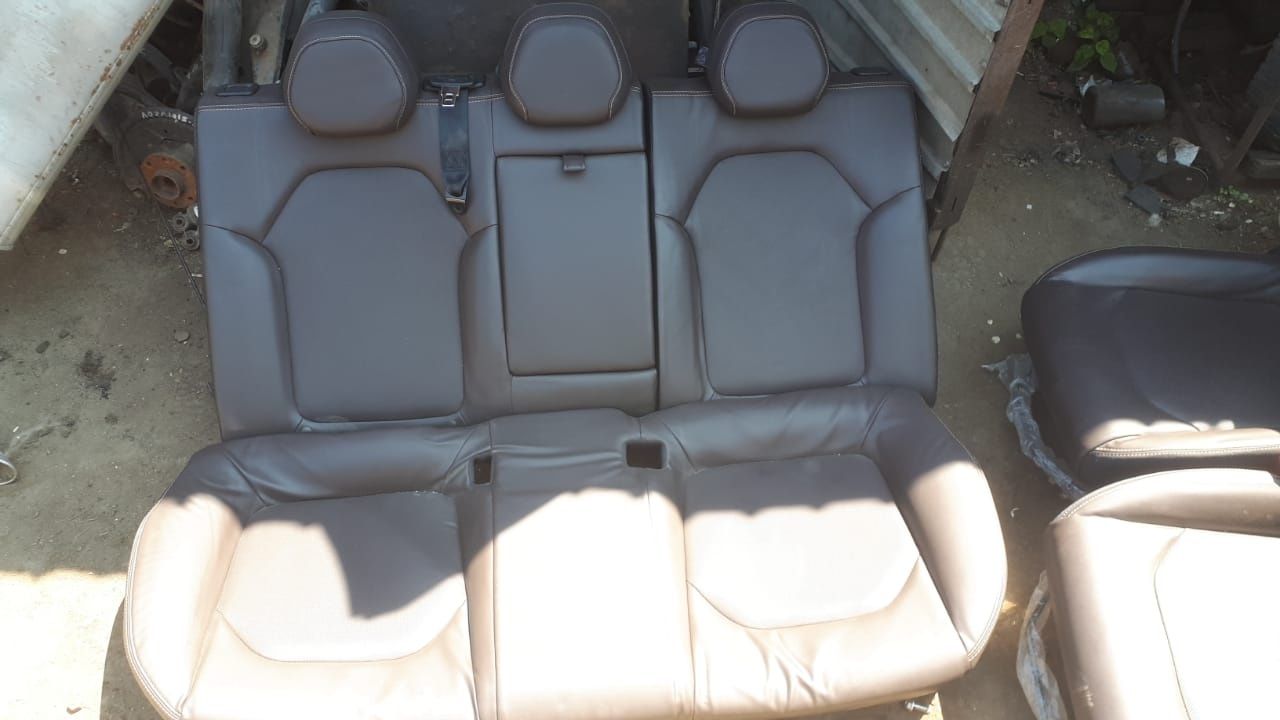 Сиденья комплект в отличном состоянии Jac j7