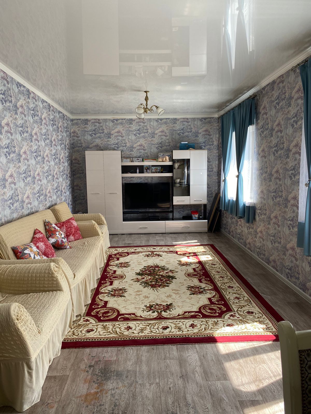 Уй сатылады жагдайы жаксы. Срочно