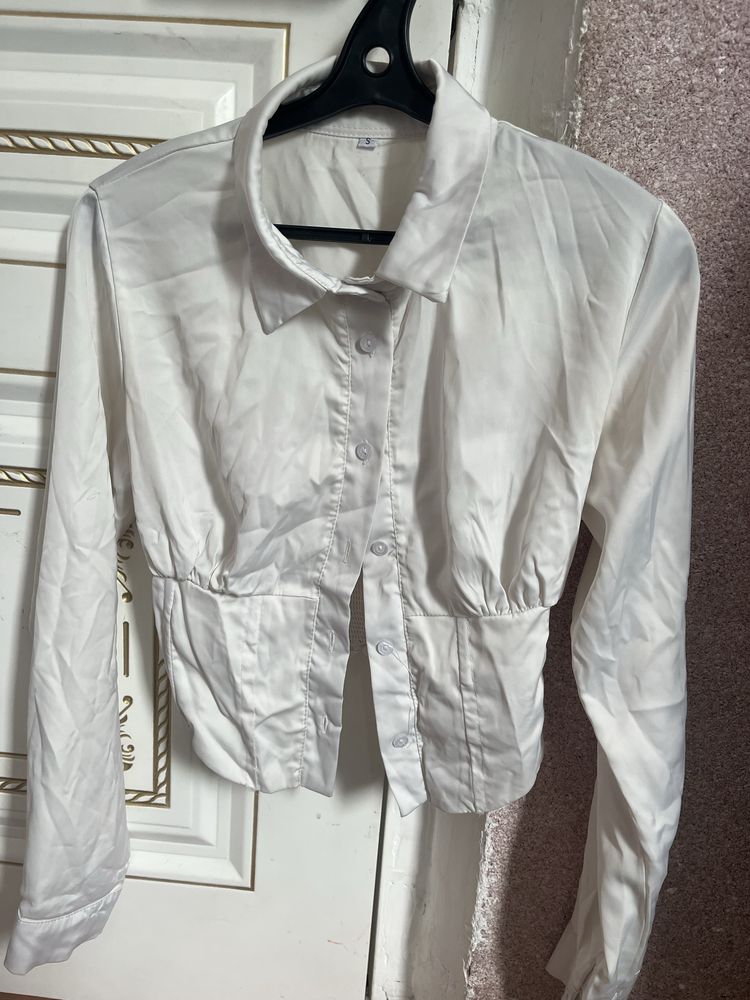 Продам школьные рубашки женские