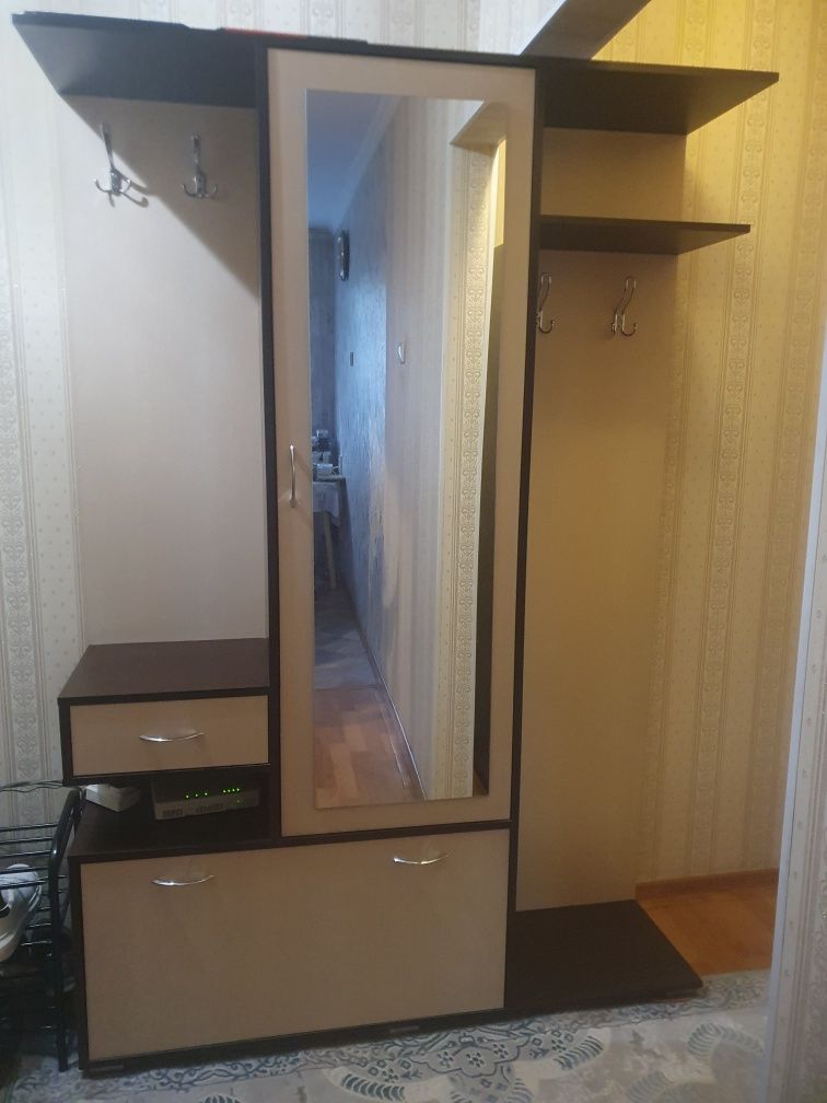 Прихожий шкаф  с зеркалом
