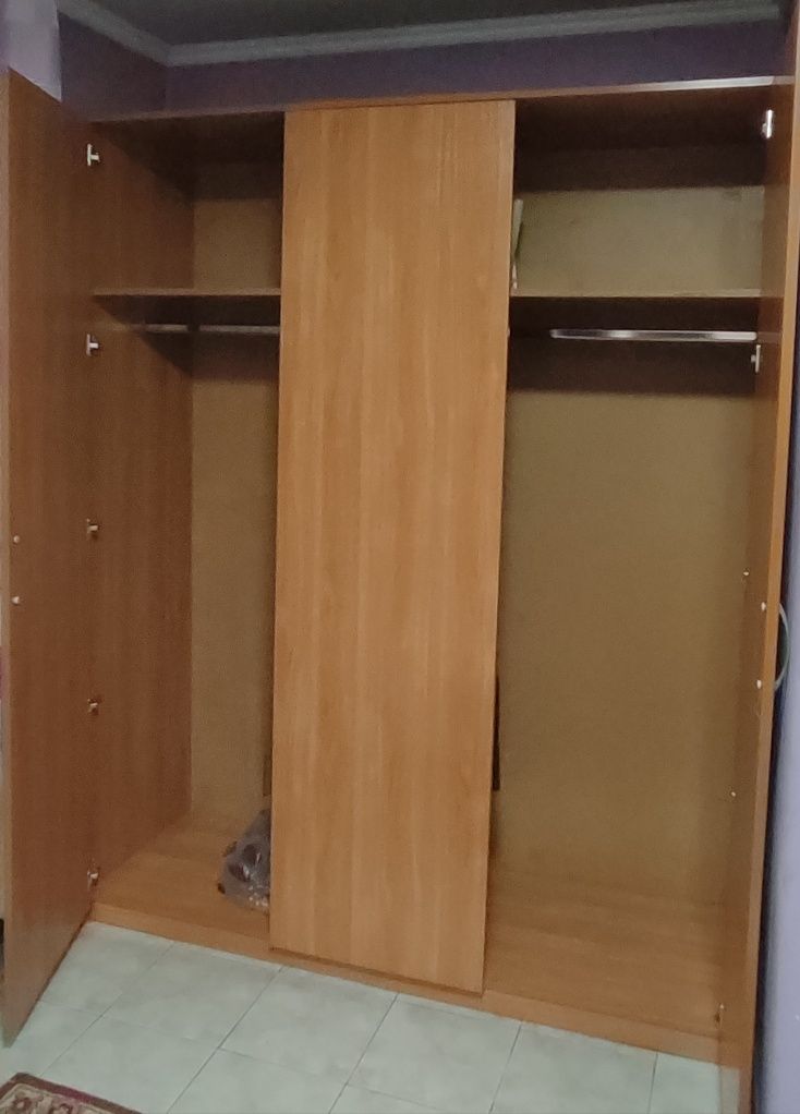 Шкаф плательный большой