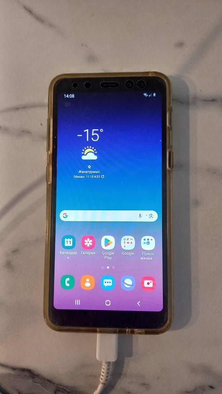 Продам смартфон Samsung A8 (2018)