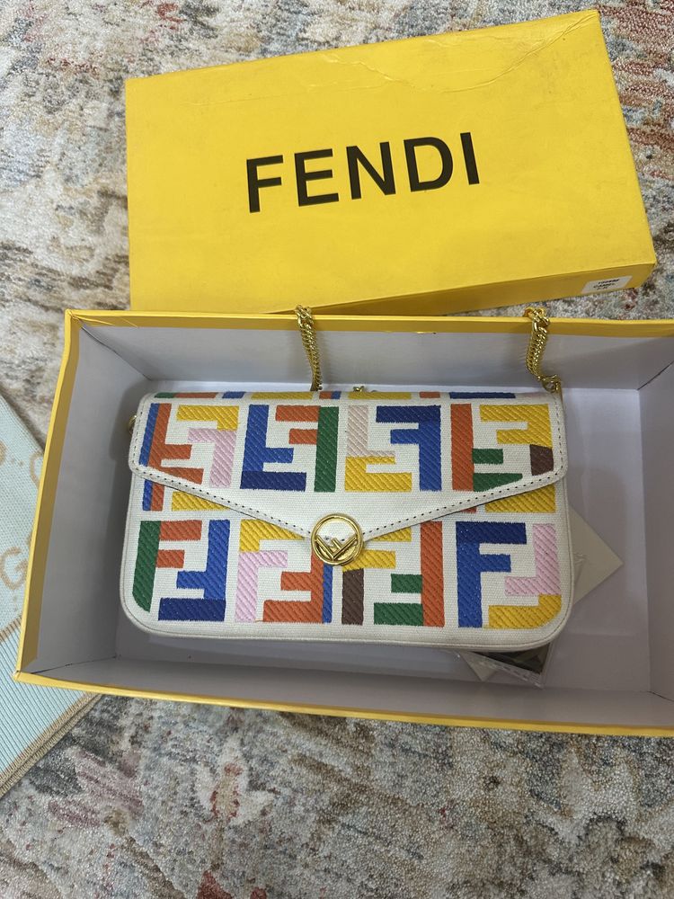 Gucci кофта Fendi сумка