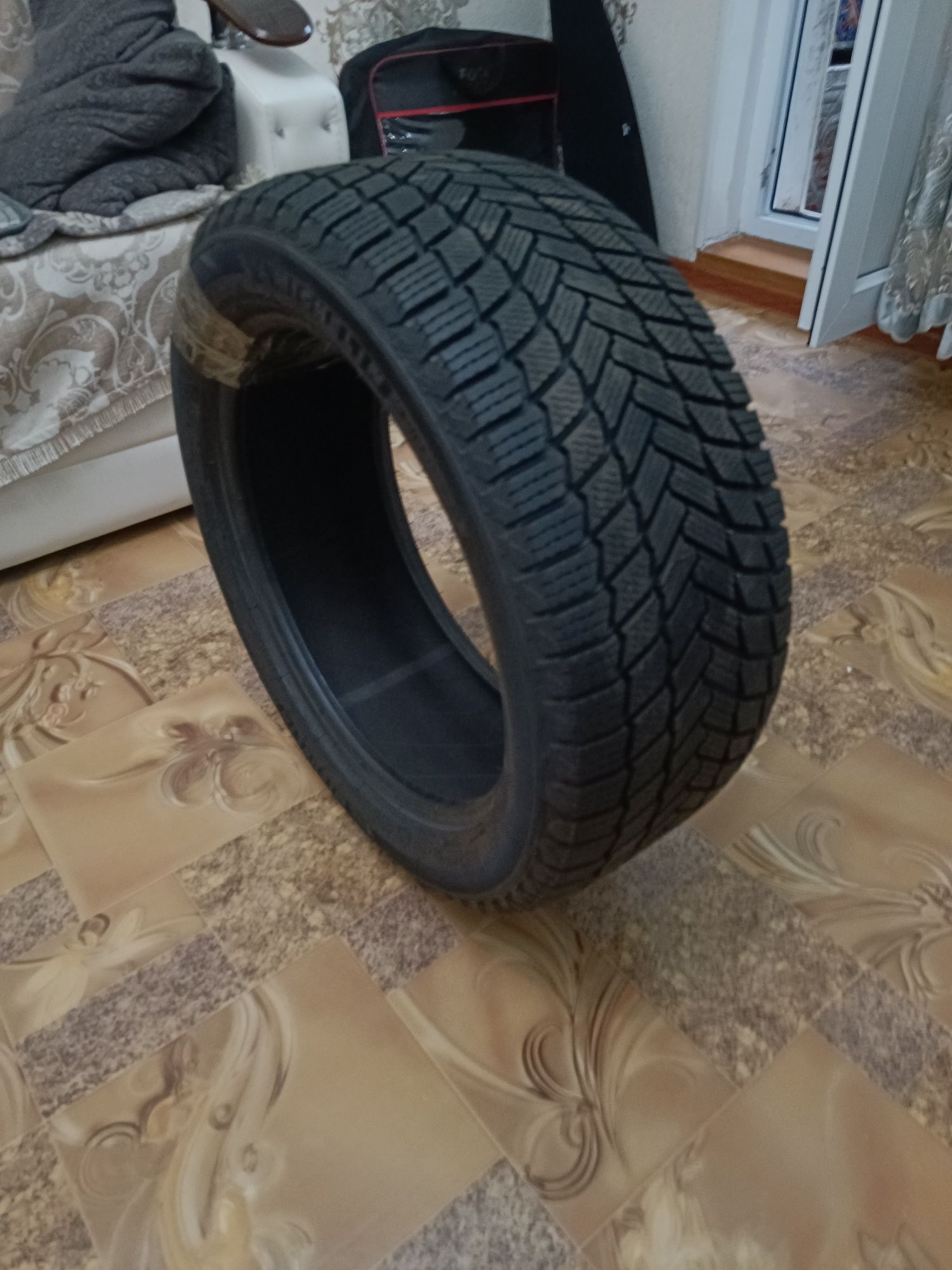 Шины мишлен новые R18 2шт