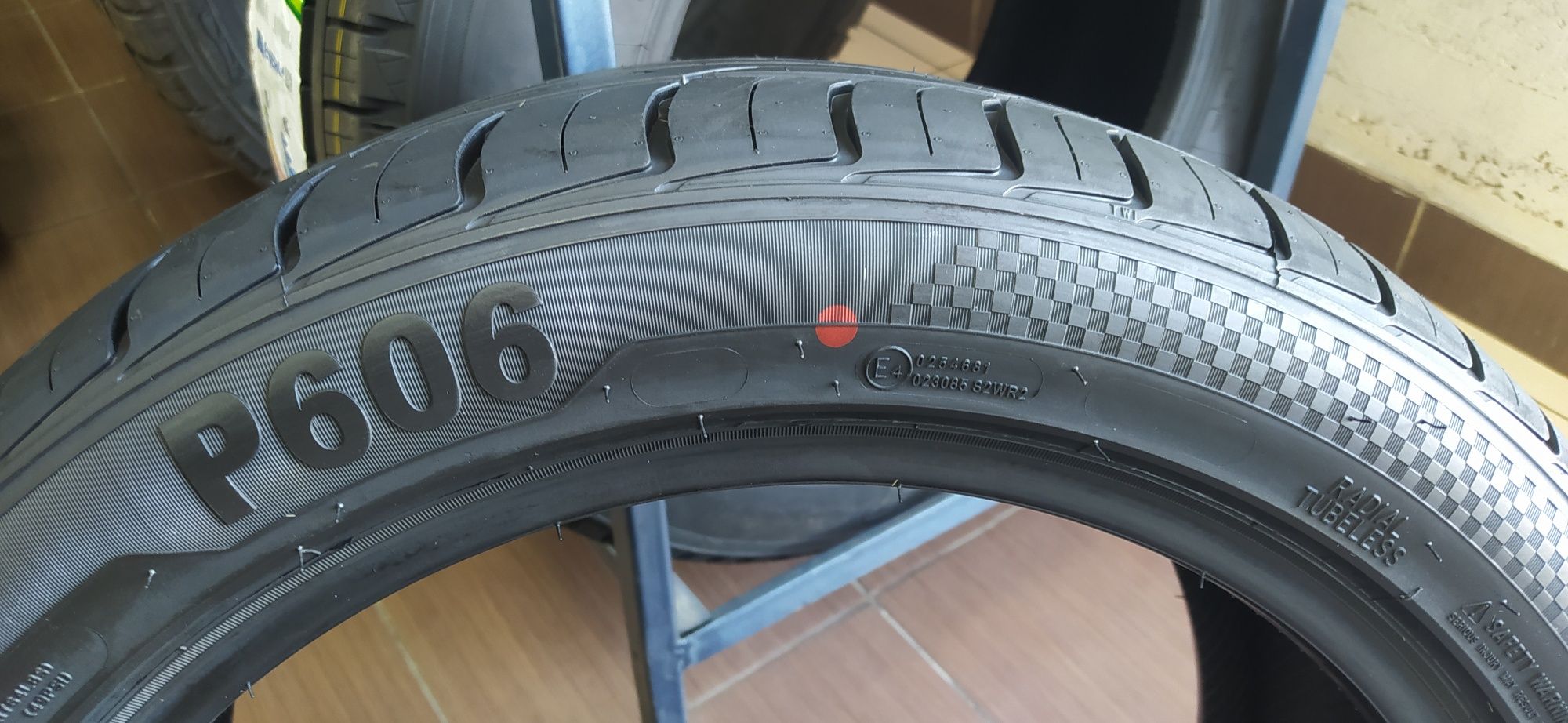 245/45R18 100W Three-A P606