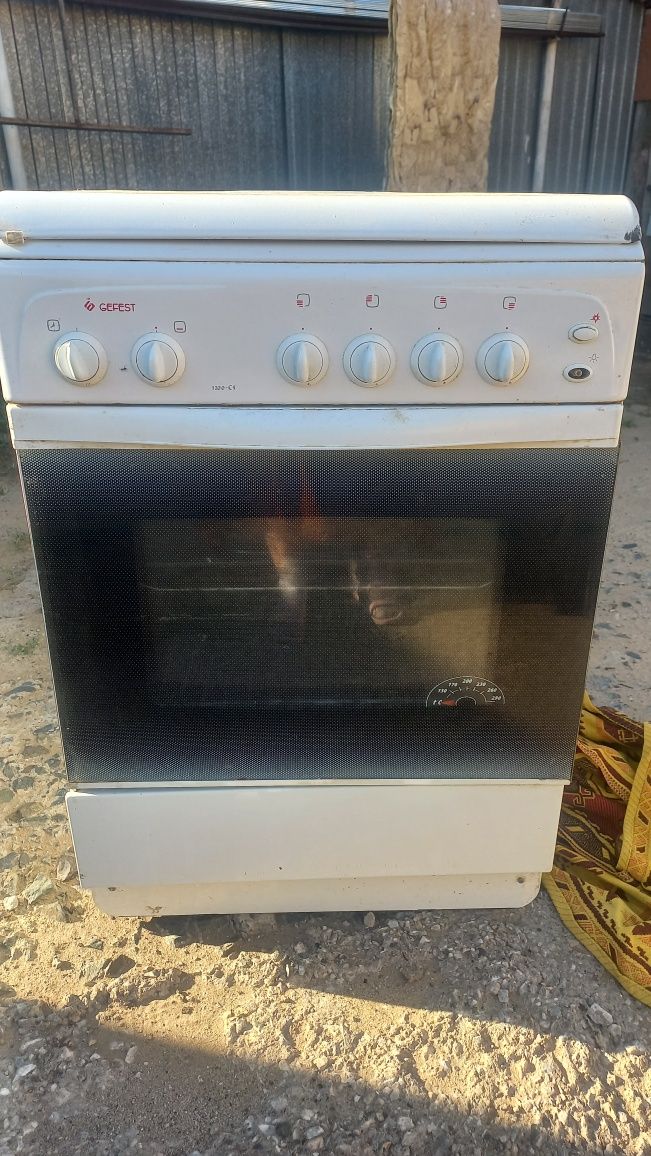 Продам газ плиту бу