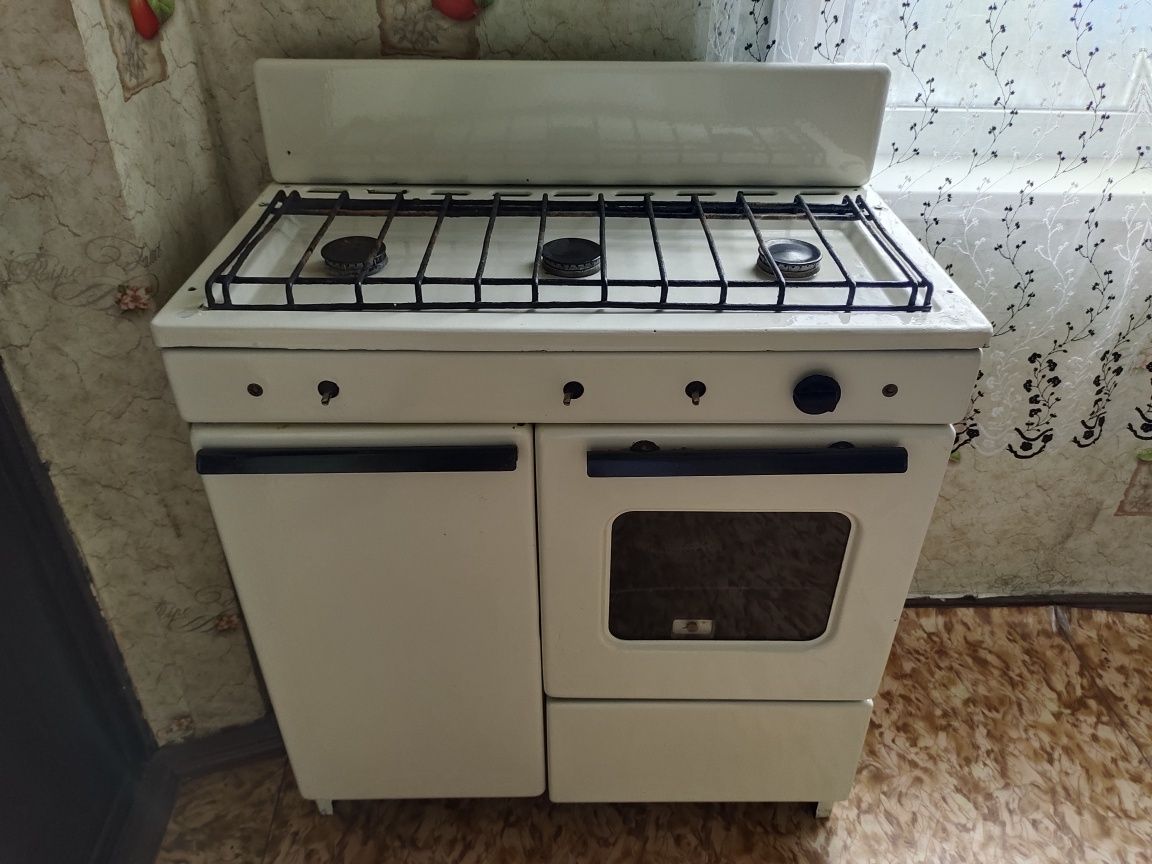 Продам газ плиту