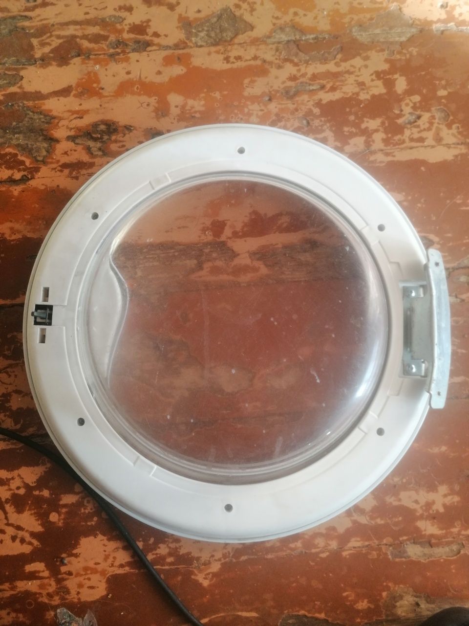 Продам дверцу на машинку Indesit