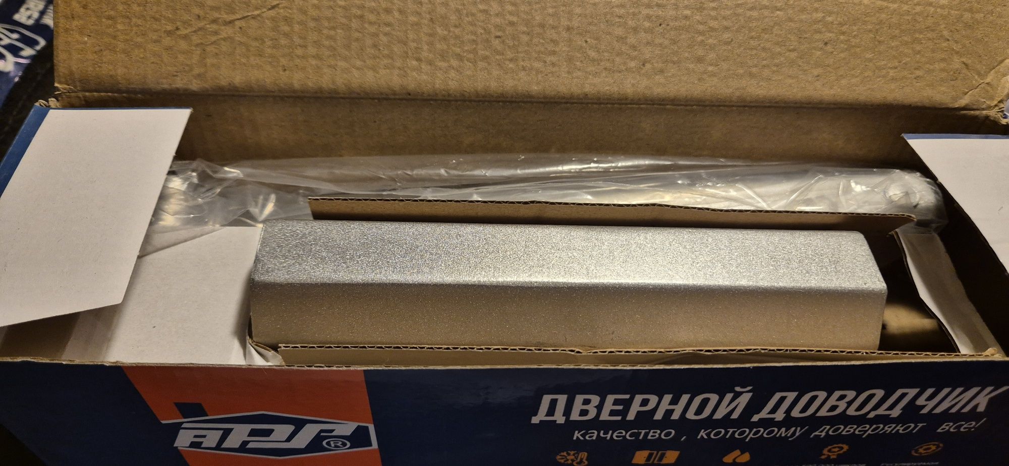 Продам дверной доводчик