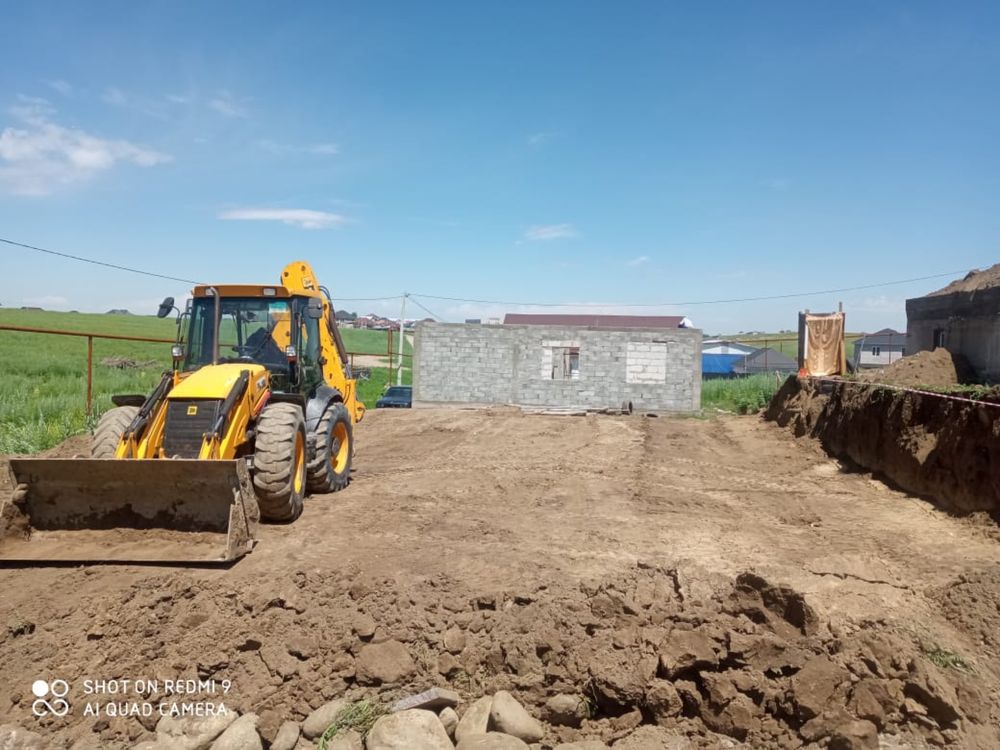 Эксковатор погрузчик 3в1 ( трактор ) предаставляем услуги спецтехники!