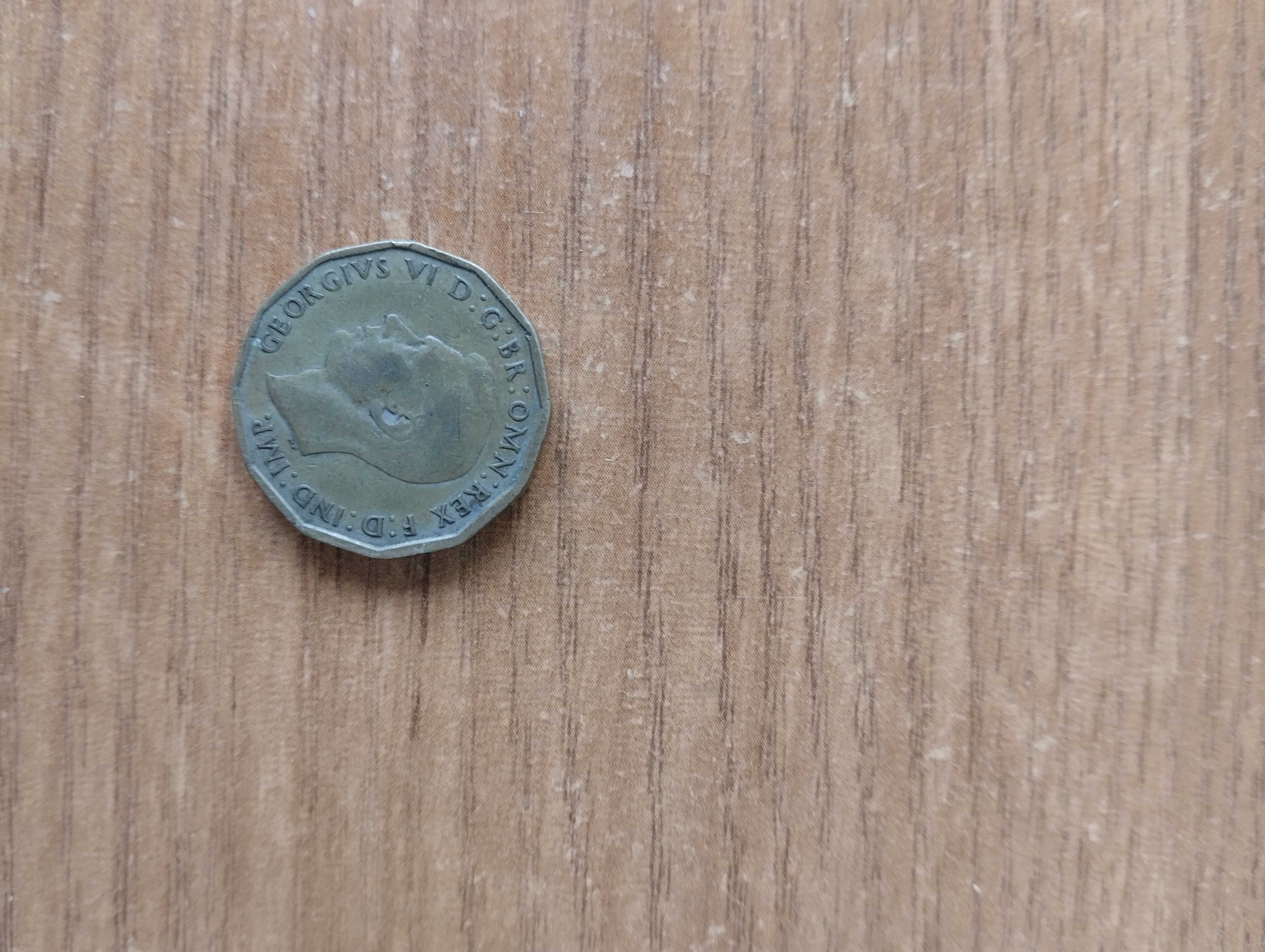 Продам старинную монету Three Pence 1942