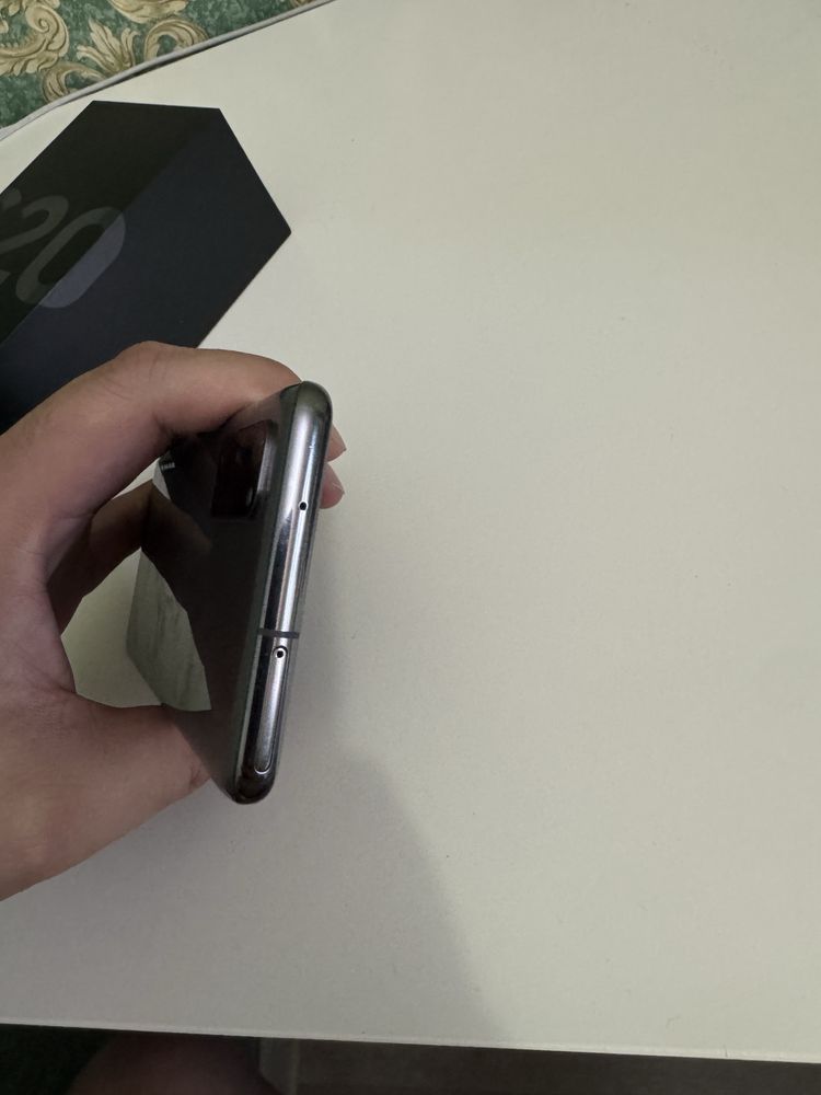Samsung Galaxy S20 128gb в идеальном состоянии