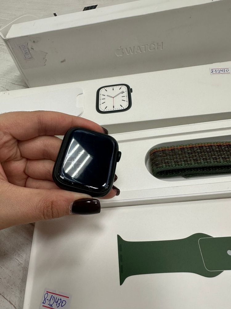 Часы Apple Watch 7