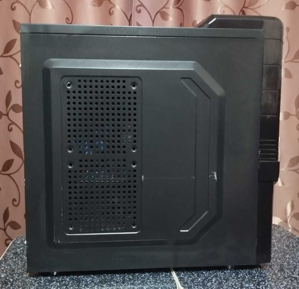 Игровой компьютер с монитором