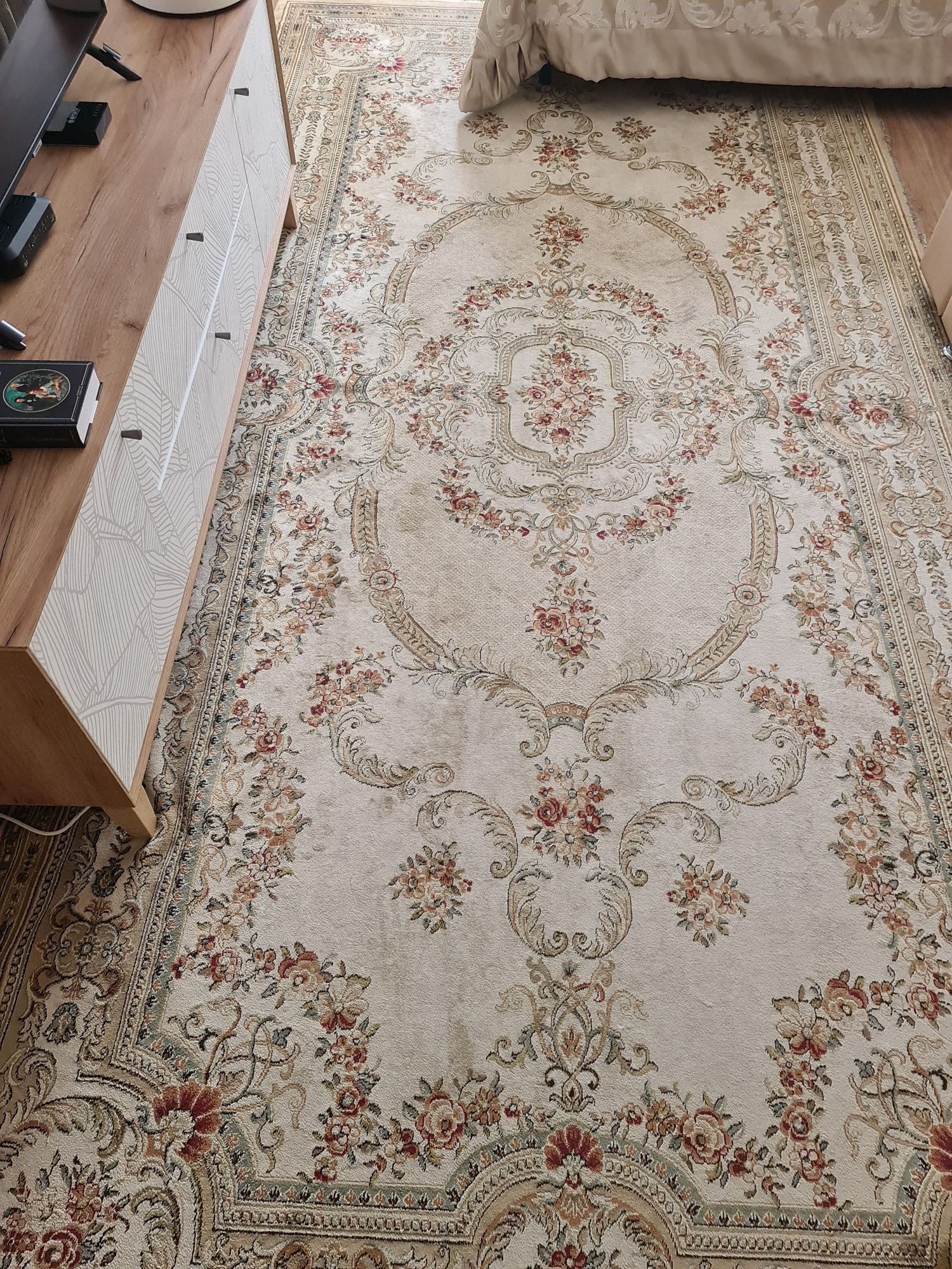 Продам ковёр 2×4