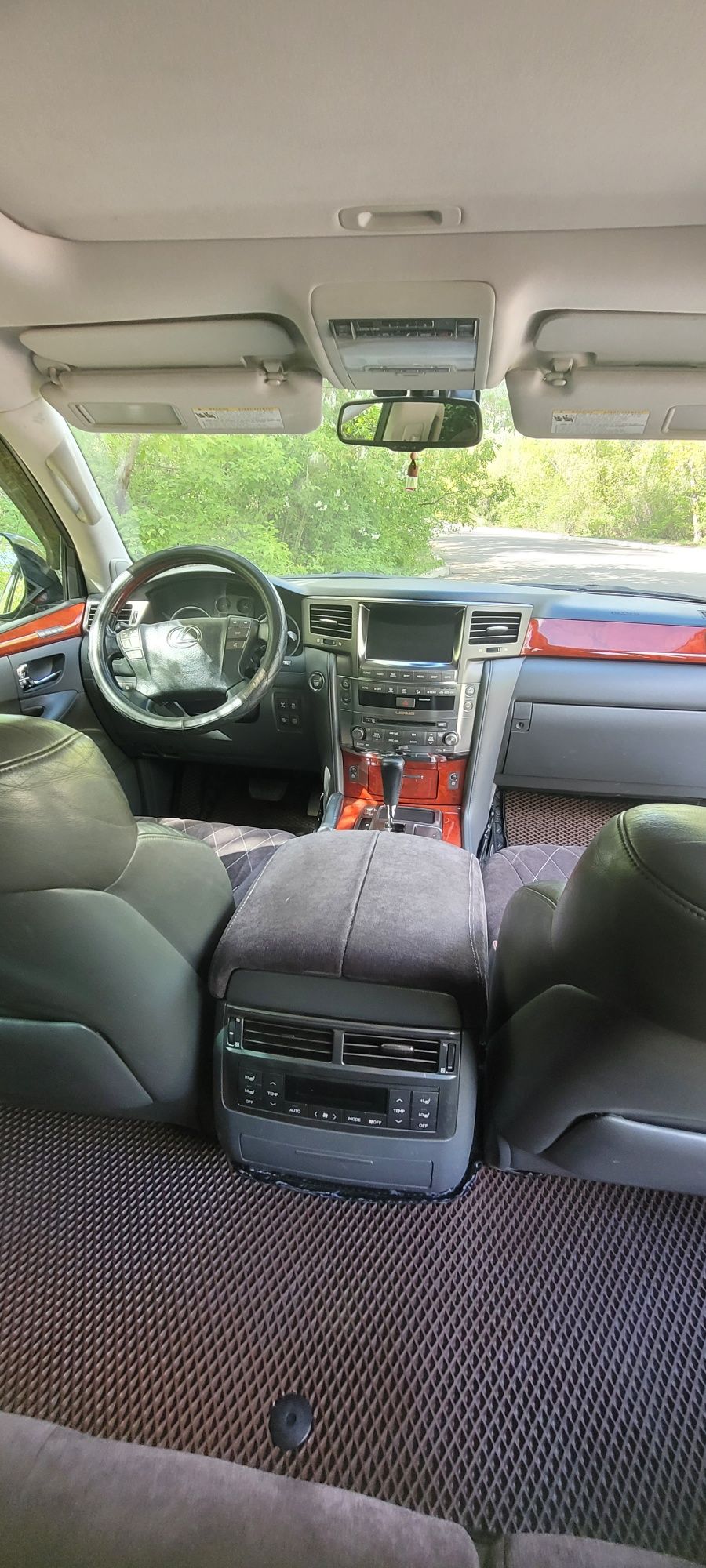 Продам отличный автомобиль Lexus-570