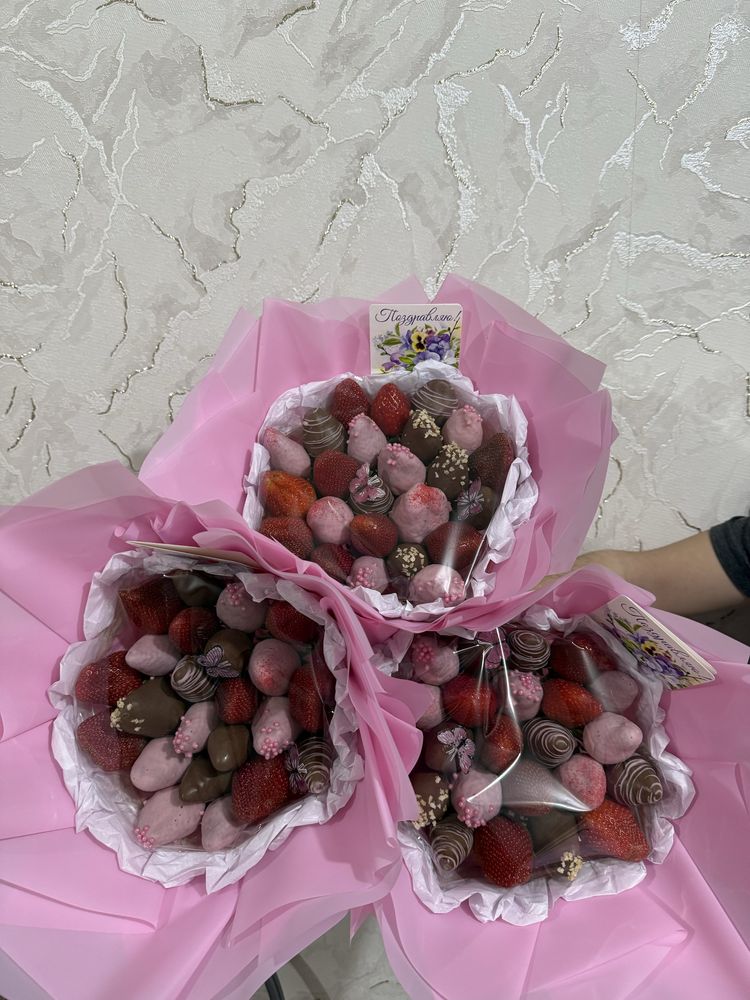 Клубника в шоколаде, мужские букеты ,слалкие букеты