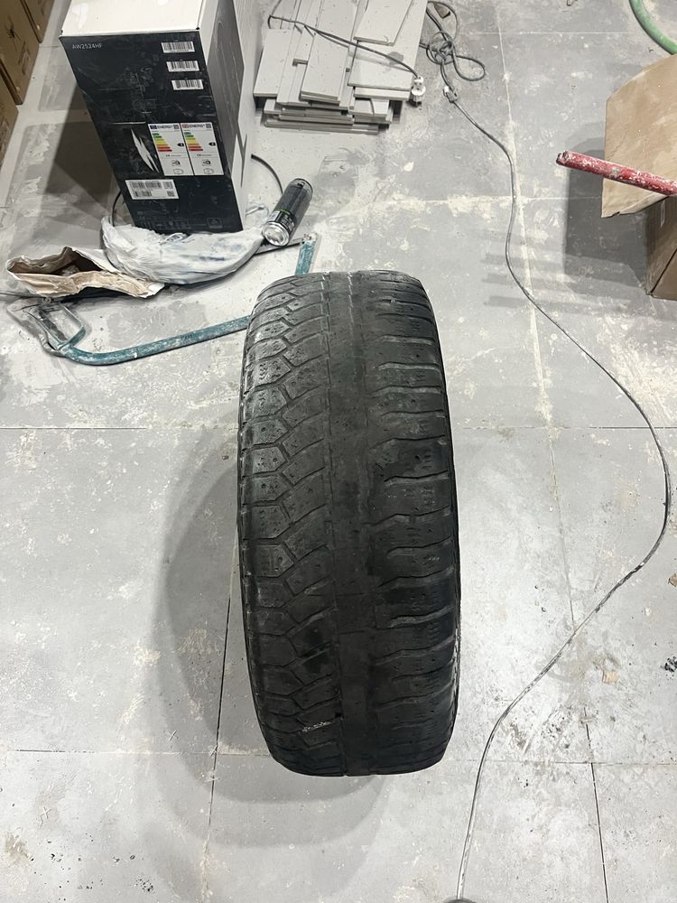 Продаётся зимний шины на камри 50/55