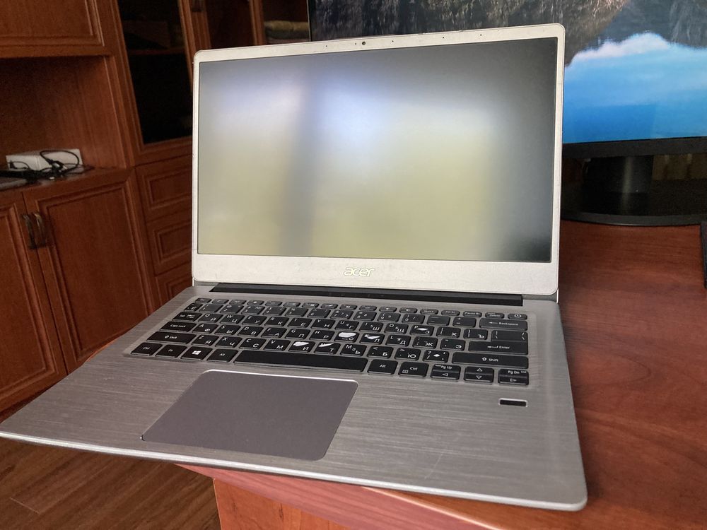 Срочно! Ноутбук Acer Swift 3