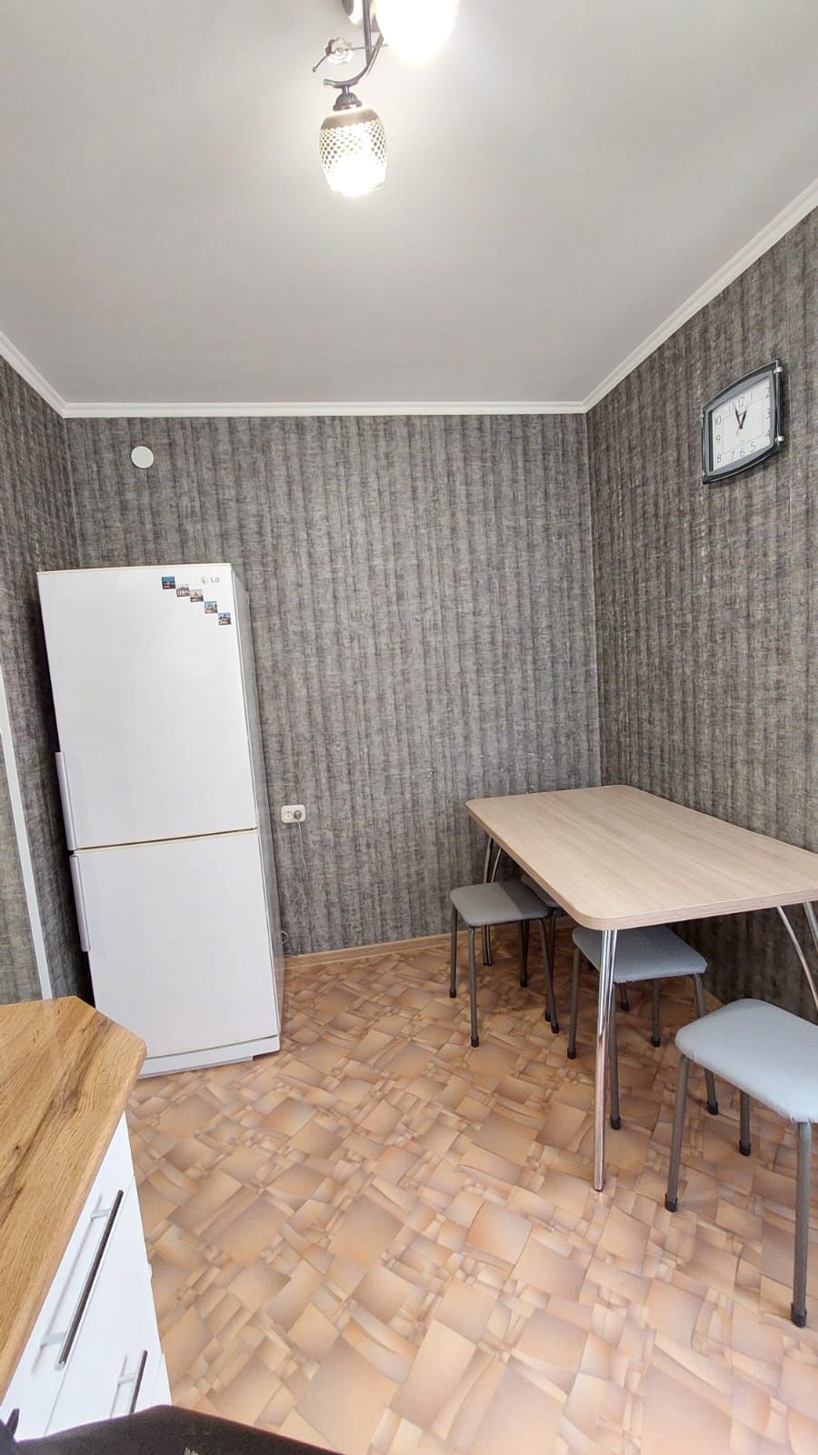 Продам 2 комнатную квартиру. Центр. Парковая зона.