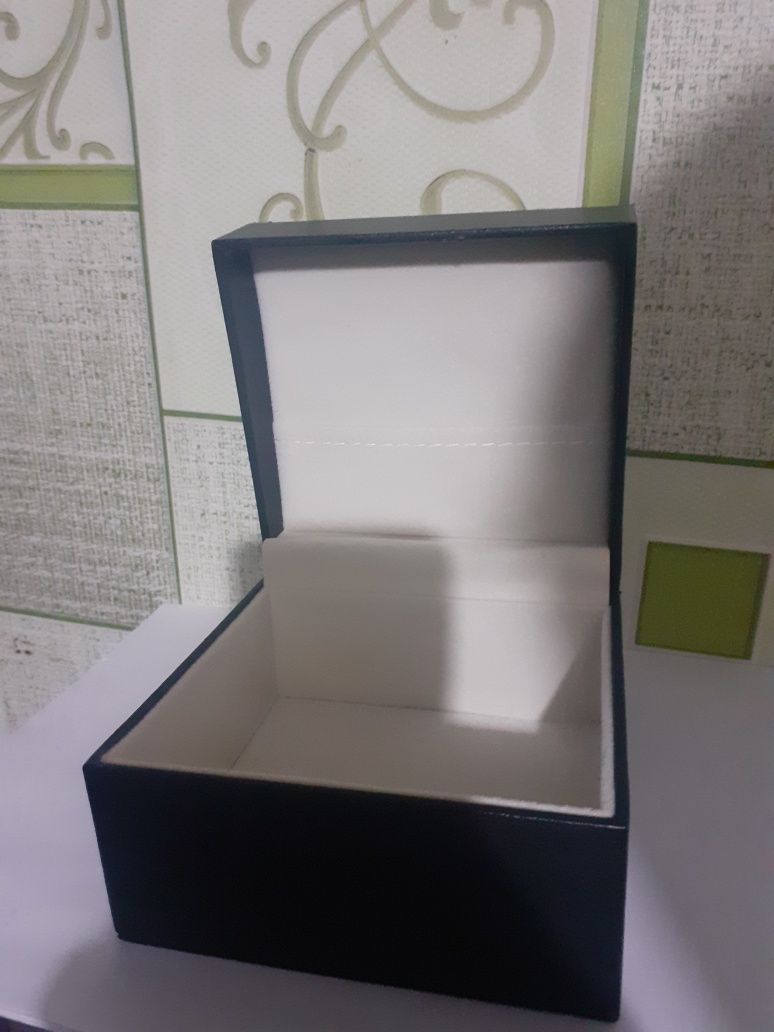 Коробка  из  под  часов