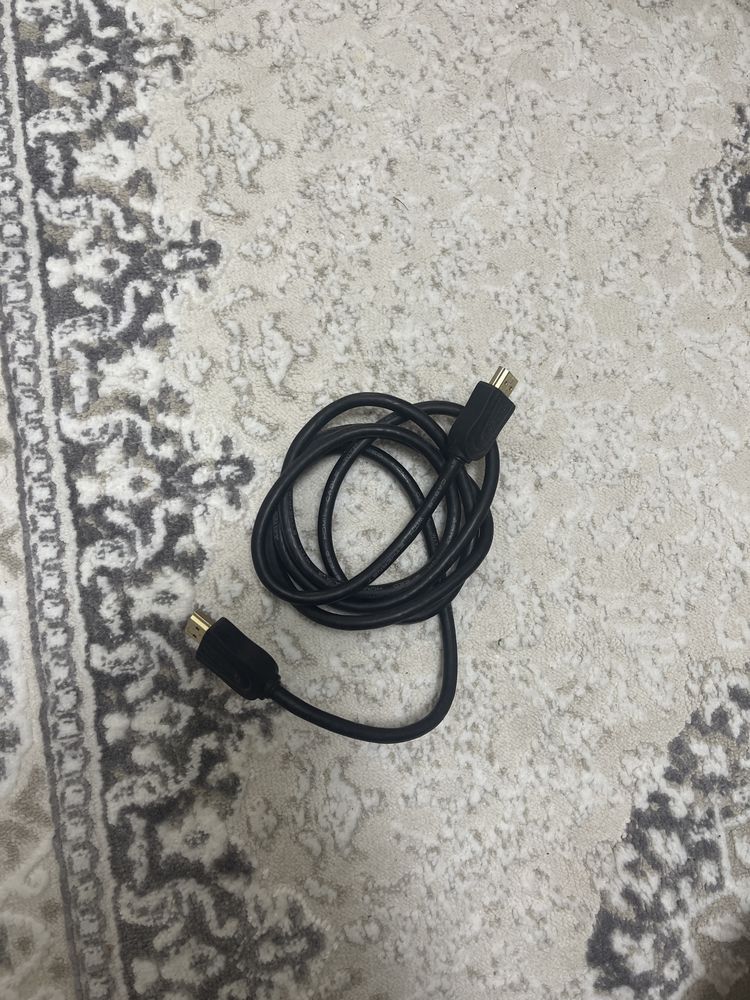 HDMI кабель 1м -7шт. 5м-1шт.  VGA кабель -5 метр-1 шт